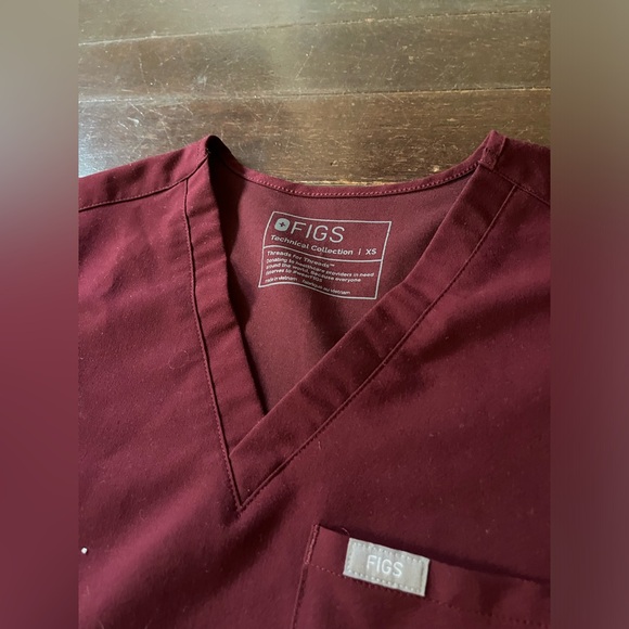 FIGS | Maroon Set - Picture 4 of 7
